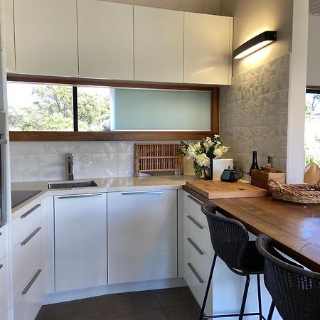 Отель La Bodega Waiheke Island Surfdale Экстерьер фото